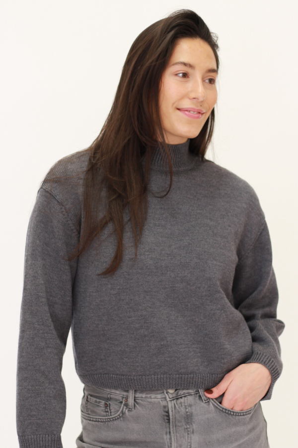 100% extrafine merino wool grey mockneck sweater